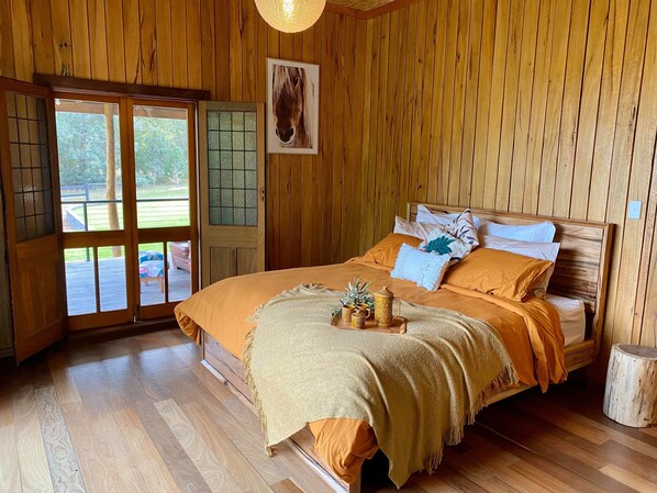 3 bedrooms, desk, iron/ironing board, free WiFi