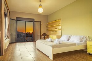 3 bedrooms, in-room safe, desk, soundproofing