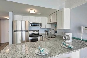 Fridge, microwave, oven, stovetop - Palace 602 (Myrtle Beach)