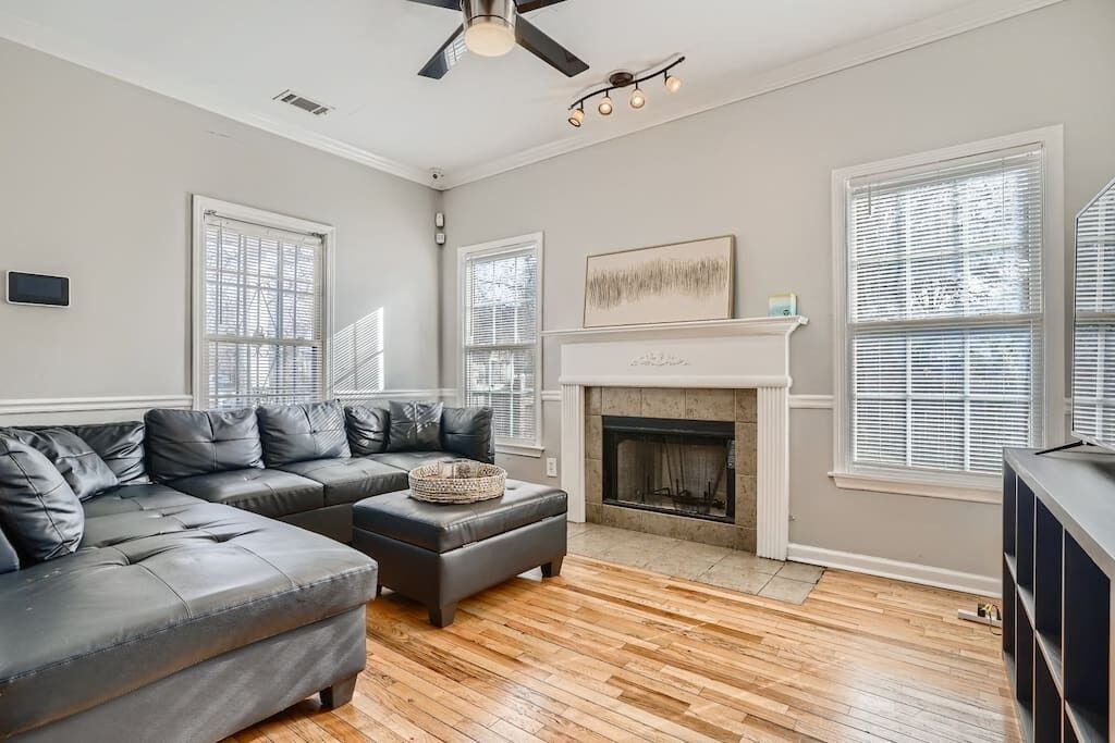 Fernseher, Kamin, Arbeitsbereiche