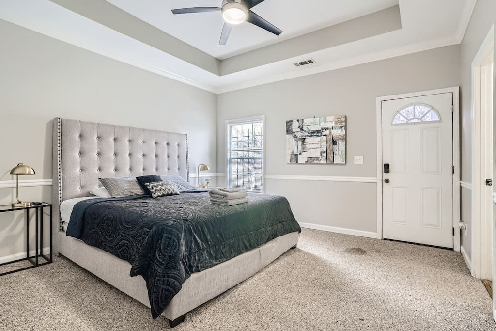 4 bedrooms, desk, iron/ironing board, WiFi