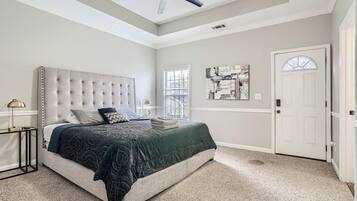 4 bedrooms, desk, iron/ironing board, WiFi