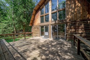 Terrace/patio - Rustic, cozy log home vacation retreat near Sister Bay. (Ellison Bay)