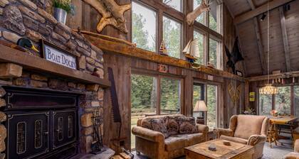 Rustic, cozy log home vacation retreat near Sister Bay.