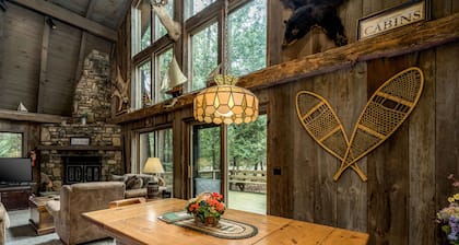 Rustic, cozy log home vacation retreat near Sister Bay.