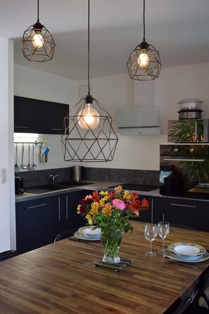 Fridge, microwave, oven, stovetop - Gîte for 5 pers and 2 h private relaxation area included (Équilly)