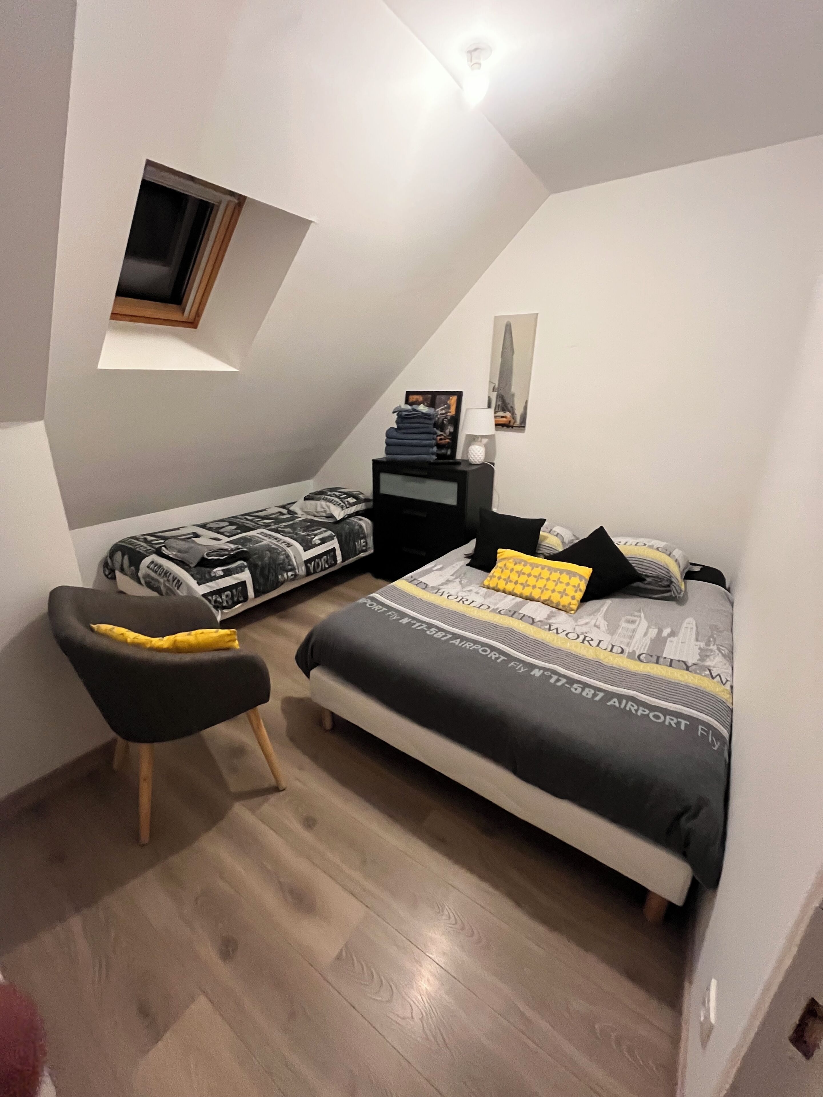 2 slaapkamers, een strijkplank/strijkijzer, reisbedje, gratis wifi