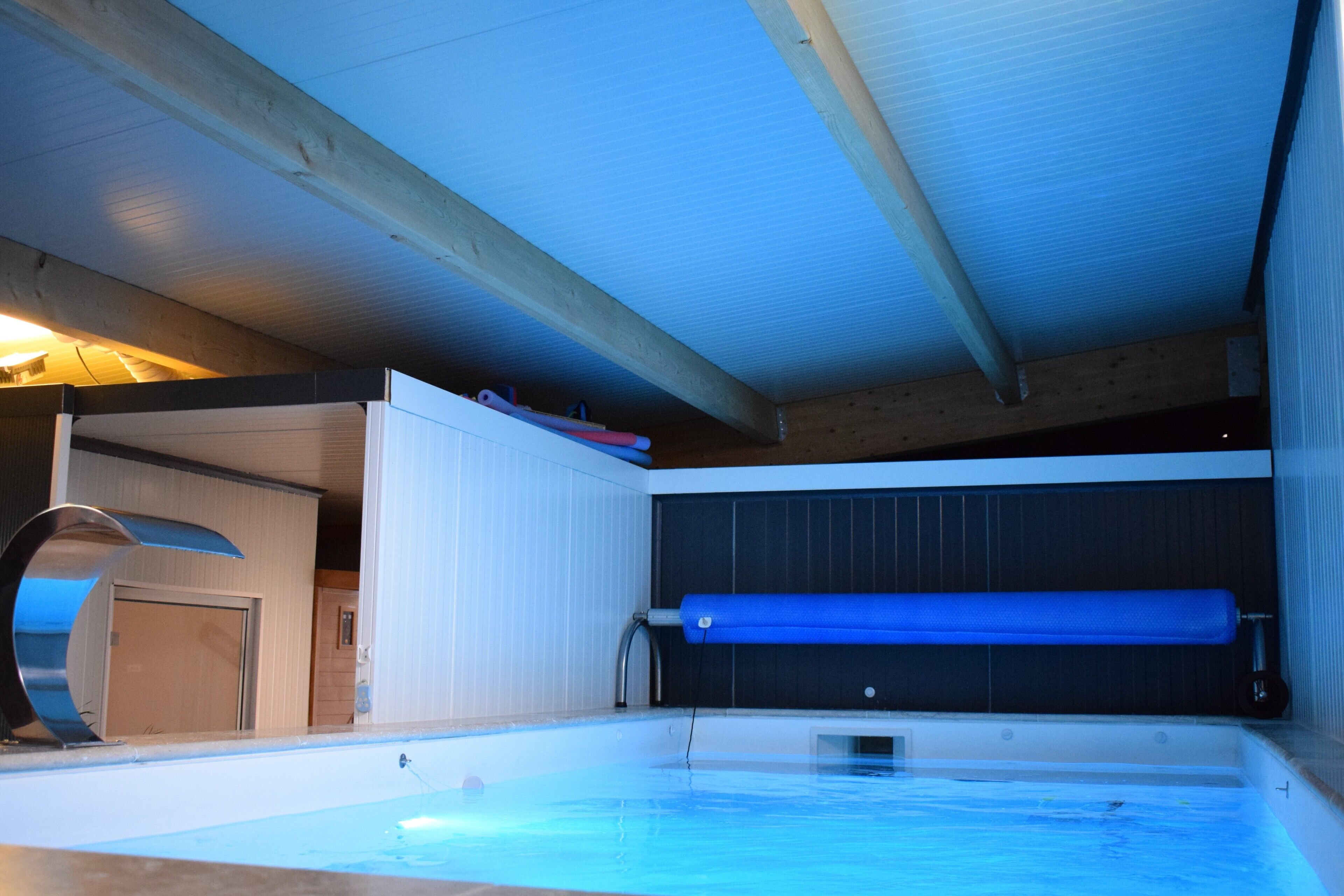 Sisäuima-allas, lämmitetty uima-allas