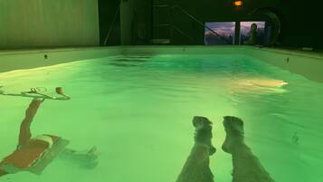 Inomhuspool och uppvÀrmd pool