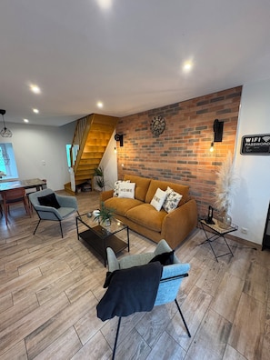 TV, table tennis - Gîte for 5 pers and 2 h private relaxation area included (Équilly)