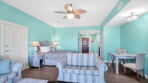 Tabla de planchar con plancha, wifi y ropa de cama 