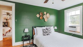 3 habitaciones, escritorio, tabla de planchar con plancha y wifi gratis