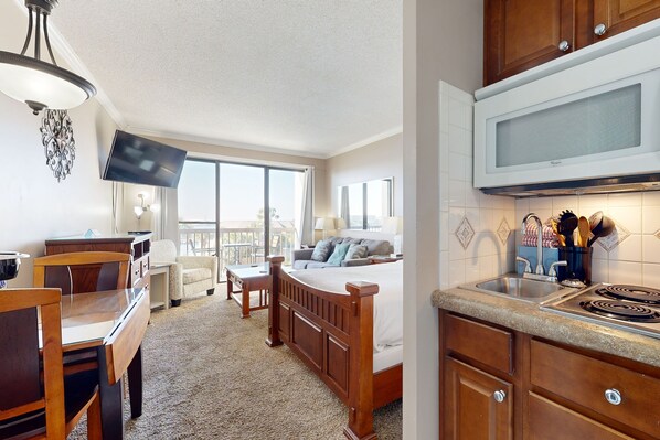 Fer et planche Ă repasser, accĂšs Ă Internet, literie fournie