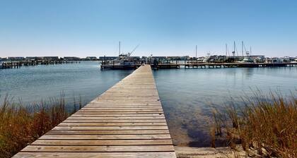 Cozy waterfront condo with central AC, beach access, on-site pool