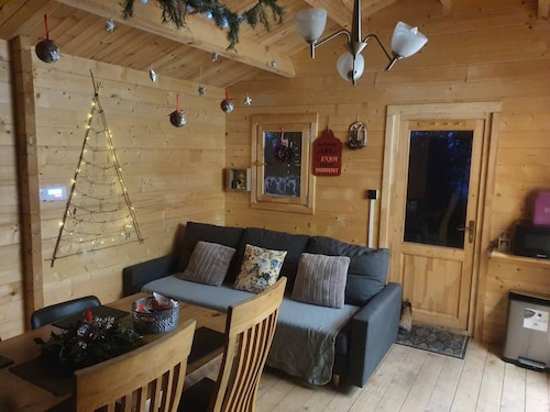 Log Cabin on the Lake - Sleeps 4 & Jacuzzi