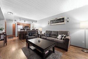 Televisor intel·ligent, llar de foc i reproductor de DVD 