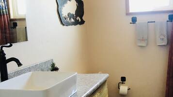 Combined shower/bathtub, hair dryer, towels, soap