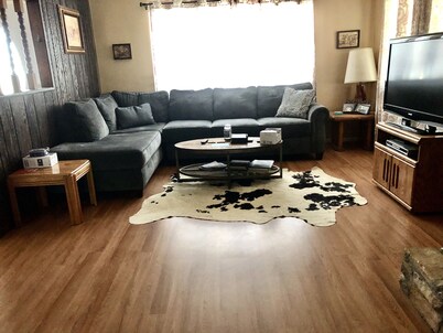 Vacation with the Horses in our Ranch House! Right off Hwy 395