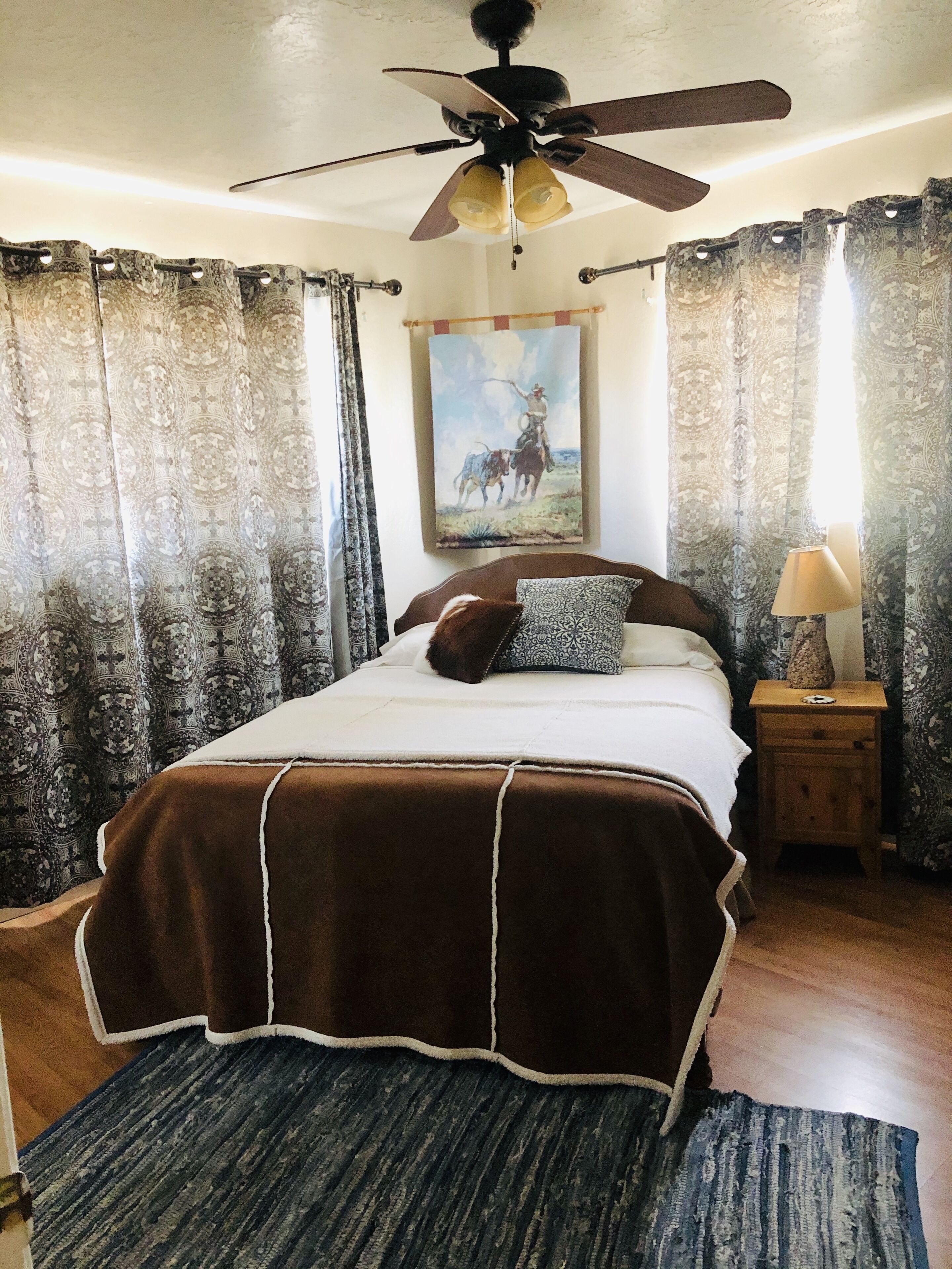 4 bedrooms, iron/ironing board, WiFi, bed sheets