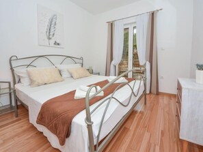 2 soverom, strykejern/-brett og internettilgang