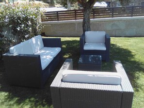 Terrace/patio - Villa Tavares guest houses is located in the historical center of Calvário. (Arouca)