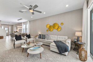 テレビ、テレビゲーム機、テーブルサッカー台、卓球台