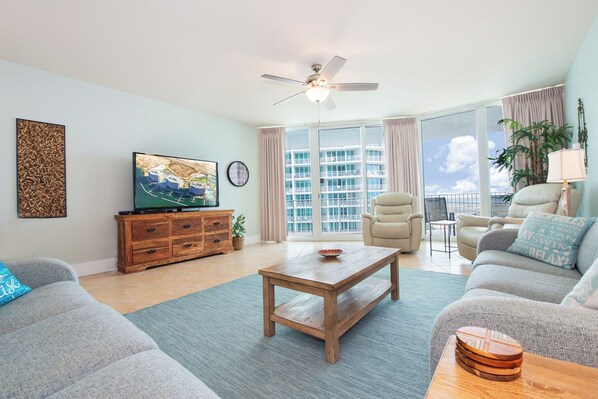 Älytelevisio, DVD-soitin, pöytätennispöytä