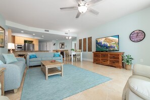 Smart TV, DVD player, ping pong - Airy Two Bedroom-Complimentary Boat Slip! (Orange Beach)