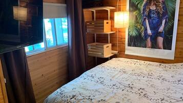 3 quartos, ferros/tábuas de passar roupa, berço de viagem