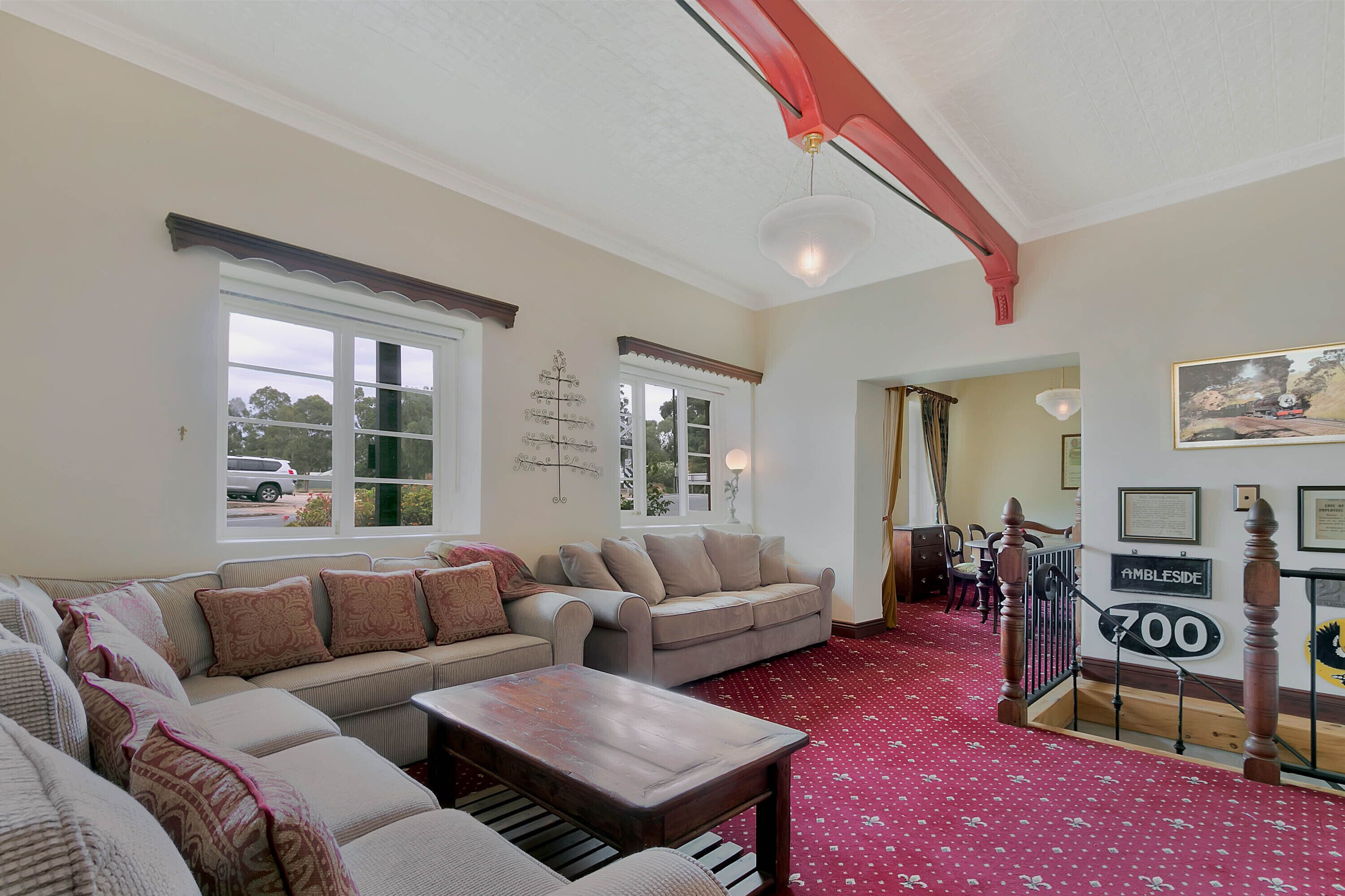 Lyndoch Grand Barossa Group Accommodation entire house Lyndoch village sleeps 14 — image 11