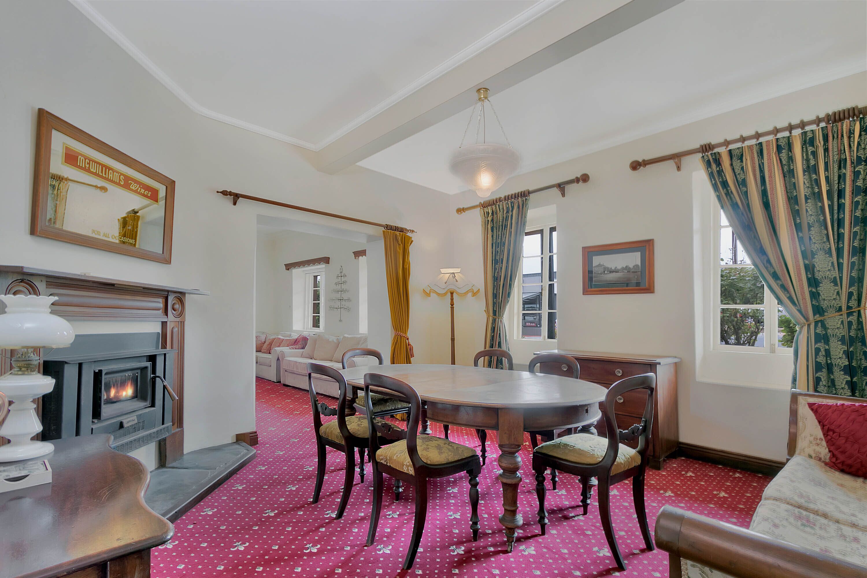 Lyndoch Grand Barossa Group Accommodation entire house Lyndoch village sleeps 14 — image 13