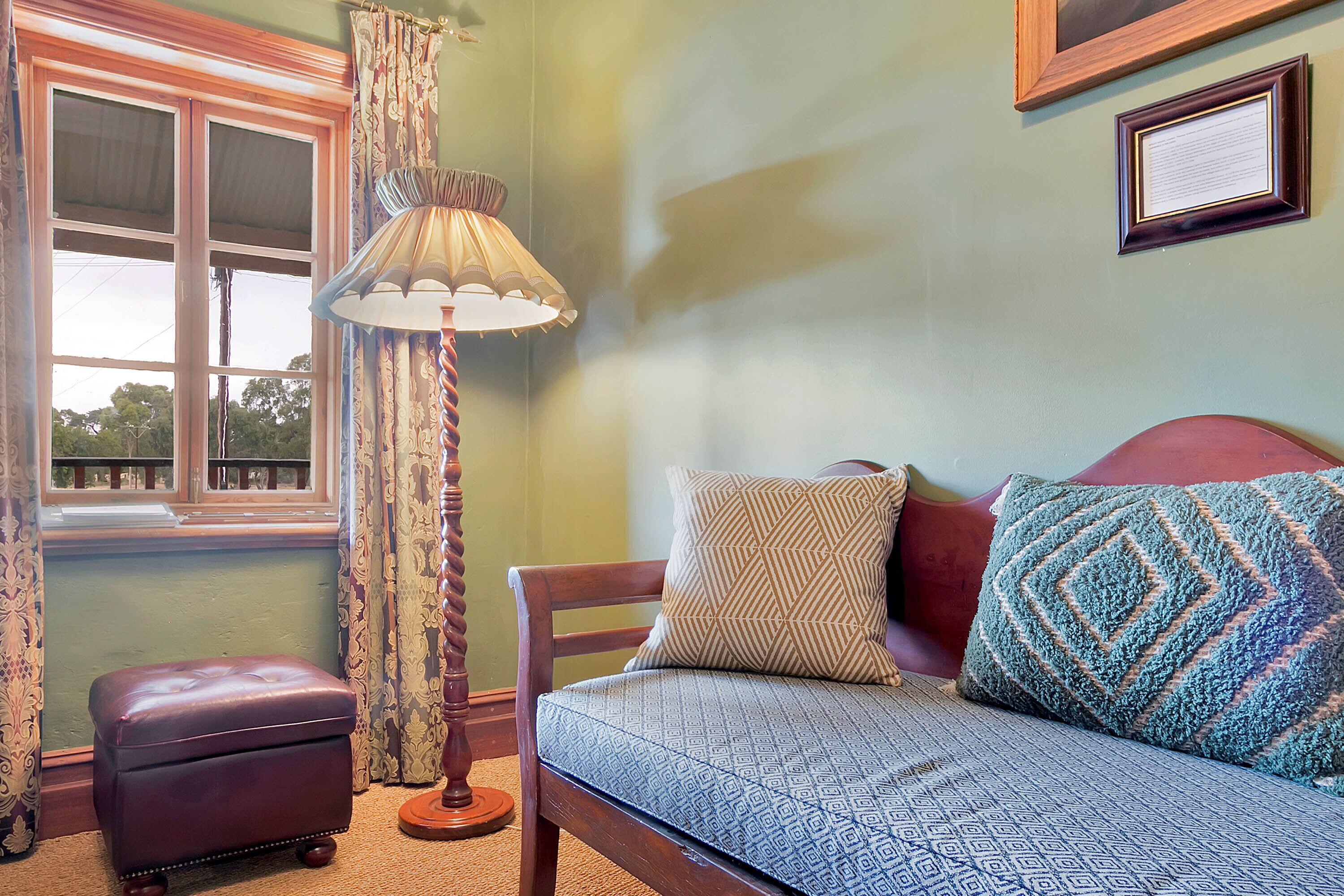 Lyndoch Grand Barossa Group Accommodation entire house Lyndoch village sleeps 14 — image 24