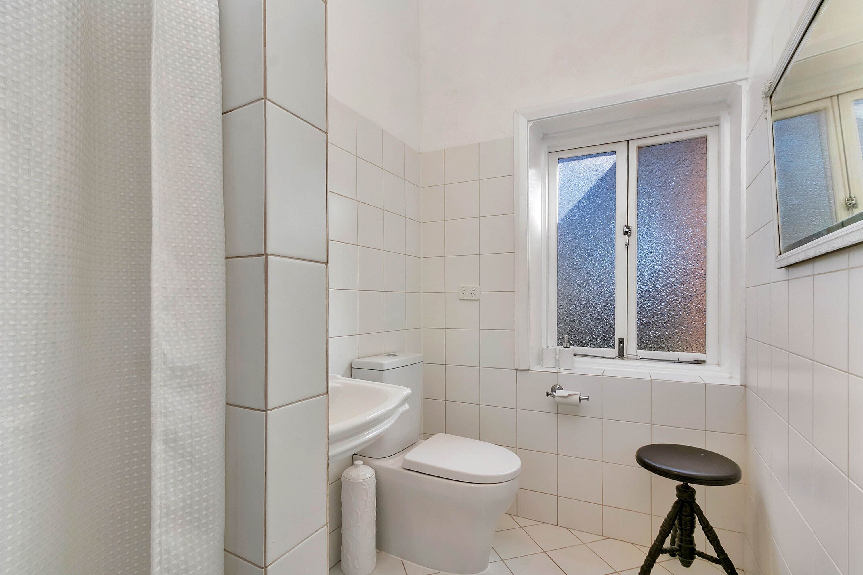 Lyndoch Grand Barossa Group Accommodation entire house Lyndoch village sleeps 14 — image 25