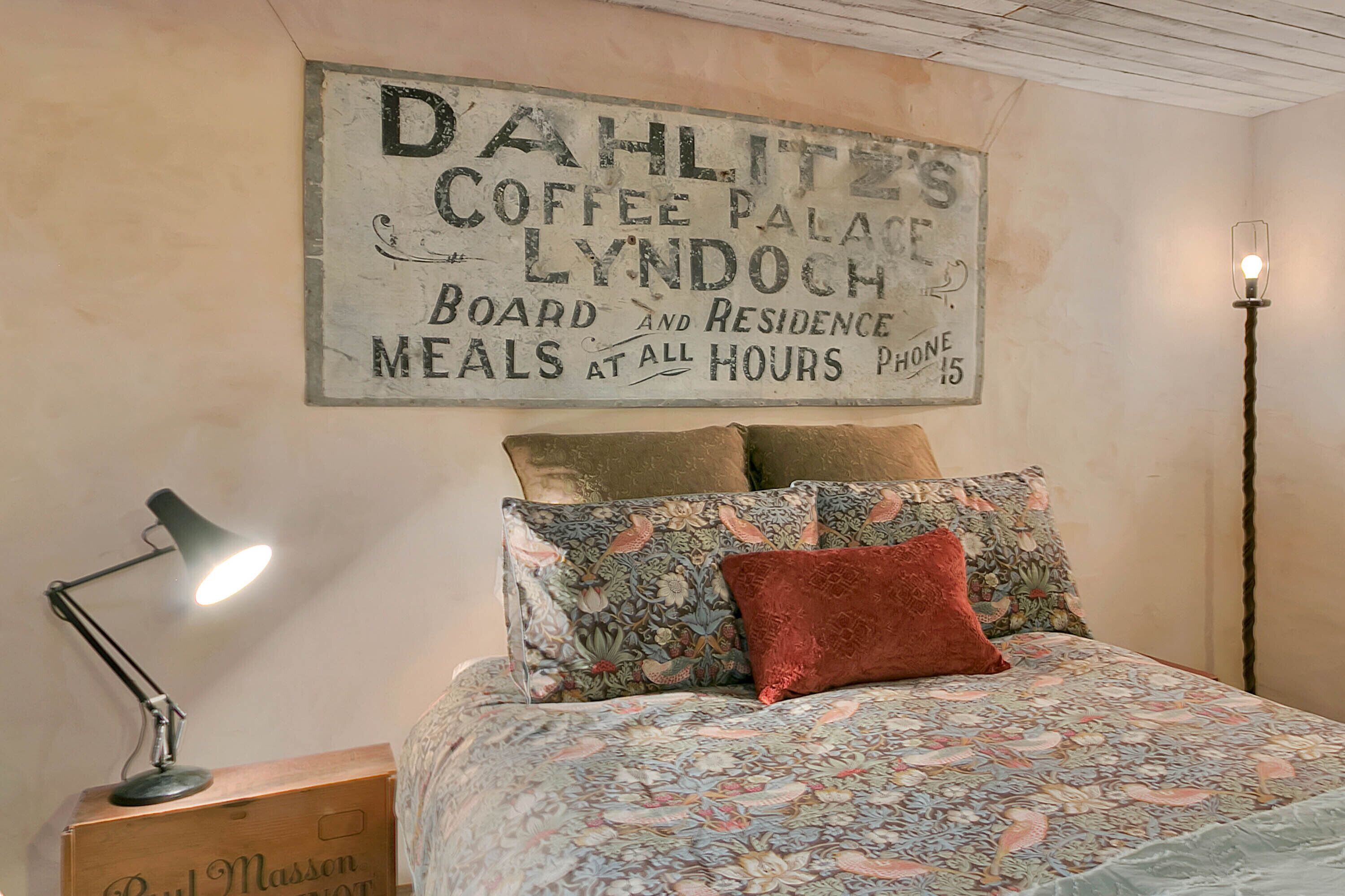 Lyndoch Grand Barossa Group Accommodation entire house Lyndoch village sleeps 14 — image 7