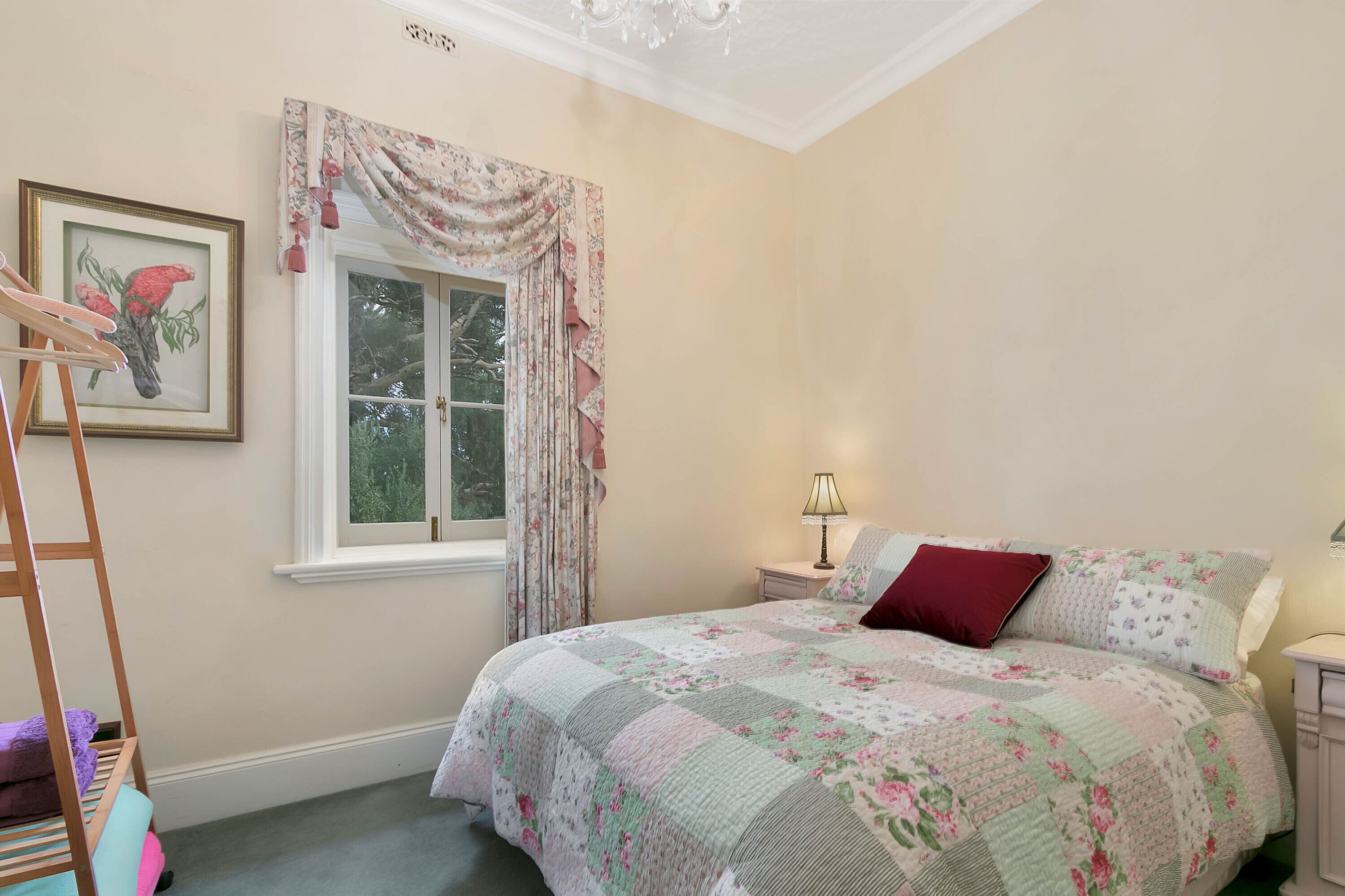 Lyndoch Grand Barossa Group Accommodation entire house Lyndoch village sleeps 14 — image 21