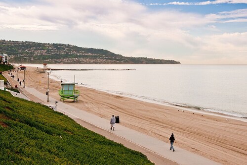 Beach House in the heart of South Bay!