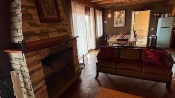 TV, fireplace, stereo