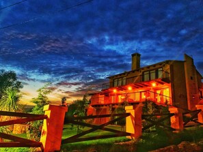 Exterior - Beautiful Cabin Downtown Tapalpa Oven Mud Barbecue Grill 4 Room 12 ppl TV Wifi (Tapalpa)