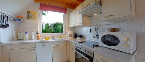 Kühlschrank, Mikrowelle, Ofen, Geschirrspüler