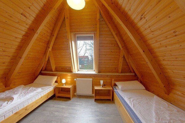 2 bedrooms, travel cot, WiFi