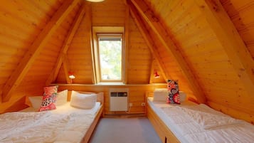 2 bedrooms, travel crib, WiFi