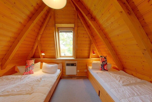 2 bedrooms, travel cot, WiFi