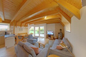 Televisión y chimenea 