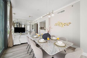 Dining - FIRST CLASS | 3BR | Burj Khalifa & Fountain view (Downtown)