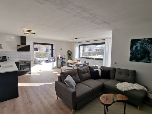 Einzigartige und moderne Ferienwohnung mit Designbad und Terrasse