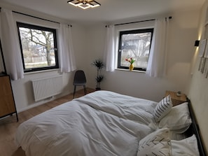 2 Schlafzimmer, Reisekinderbett, WLAN, Bettwäsche