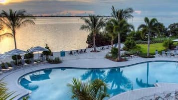 Lämmitetty uima-allas