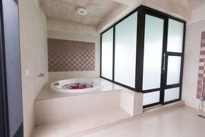 Douche, articles de toilette gratuits, serviettes fournies