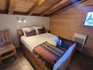 2 عدّة غرف نوم ومكواة/لوح كي