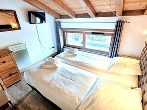 2 bedrooms, iron/ironing board